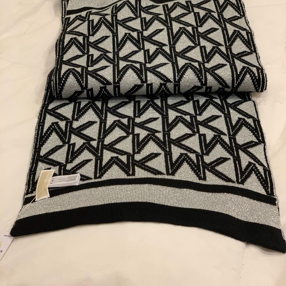 NWT MICHEAL KORS SIGNATURE METALLIC SCARF - Picture 6 of 7